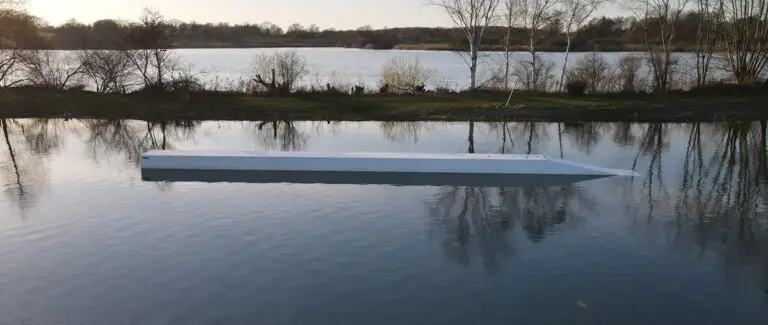 Hindernis im Wasser im Süsel Wakeboard Park
