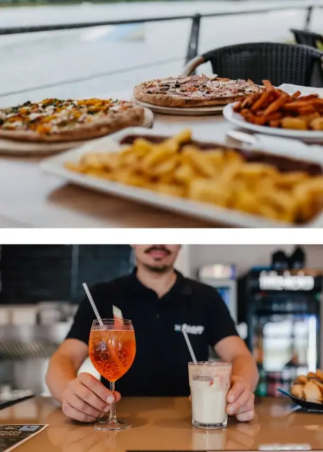 Collage zweier Bildmotive aus dem Bistro Süsel Seeparx zeigt oben Pizzen und Pommes auf Tellern angerichtet auf einem Tisch auf der Sonnenterrasse und das untere Foto zeigt einen Mitarbeiter des Süsel Seeparx beim Servieren von Getränken