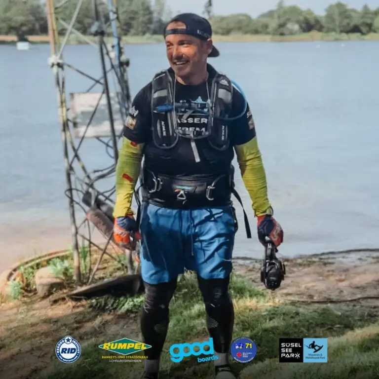 Matthais Rumpel bei seinem Weltrekordversuch im Wasserski-Marathonfahren im September 2024